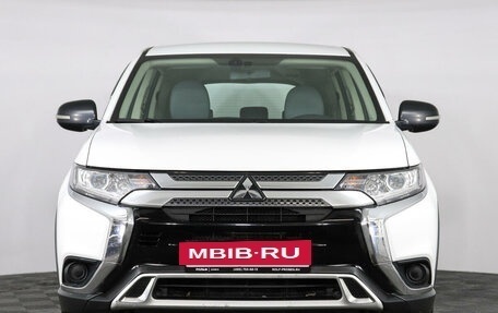 Mitsubishi Outlander III рестайлинг 3, 2018 год, 2 197 000 рублей, 2 фотография