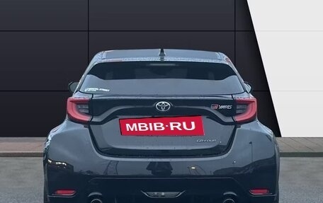 Toyota Yaris, 2021 год, 3 100 000 рублей, 3 фотография