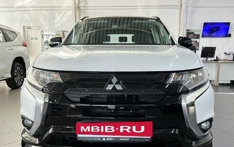 Mitsubishi Outlander III рестайлинг 3, 2023 год, 4 299 000 рублей, 2 фотография