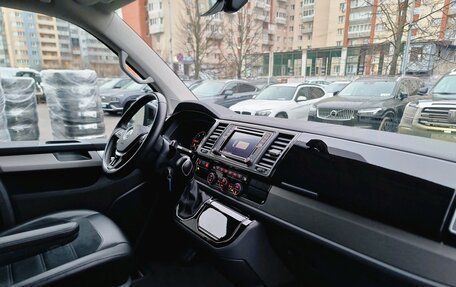 Volkswagen Multivan T6 рестайлинг, 2018 год, 4 949 000 рублей, 8 фотография