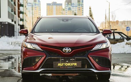 Toyota Camry, 2021 год, 3 090 000 рублей, 2 фотография