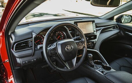 Toyota Camry, 2021 год, 3 090 000 рублей, 10 фотография