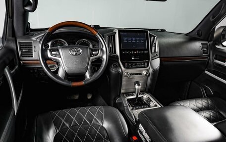 Toyota Land Cruiser 200, 2017 год, 5 999 000 рублей, 6 фотография