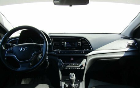 Hyundai Elantra VI рестайлинг, 2017 год, 1 365 000 рублей, 14 фотография