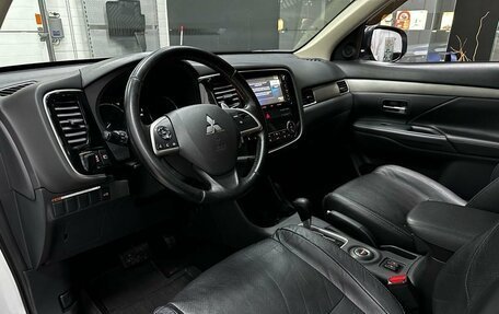 Mitsubishi Outlander III рестайлинг 3, 2014 год, 1 899 000 рублей, 11 фотография