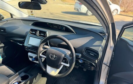 Toyota Prius IV XW50, 2015 год, 1 730 000 рублей, 5 фотография