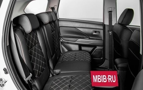 Mitsubishi Outlander III рестайлинг 3, 2022 год, 3 255 000 рублей, 7 фотография