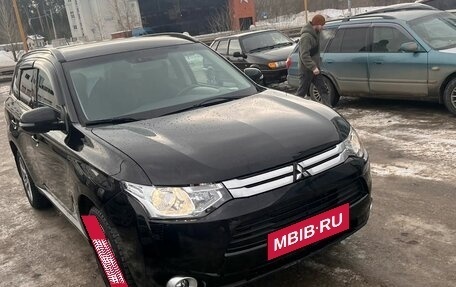 Mitsubishi Outlander III рестайлинг 3, 2012 год, 1 519 000 рублей, 2 фотография