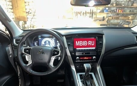 Mitsubishi Pajero Sport III рестайлинг, 2022 год, 5 600 000 рублей, 9 фотография