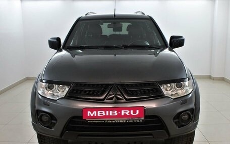 Mitsubishi Pajero IV, 2013 год, 1 936 000 рублей, 2 фотография
