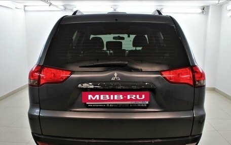 Mitsubishi Pajero IV, 2013 год, 1 936 000 рублей, 3 фотография