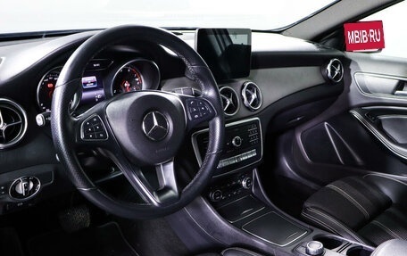 Mercedes-Benz GLA, 2019 год, 2 550 000 рублей, 14 фотография