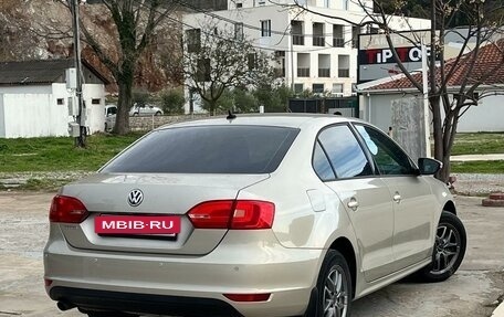 Volkswagen Jetta VI, 2012 год, 1 299 999 рублей, 2 фотография
