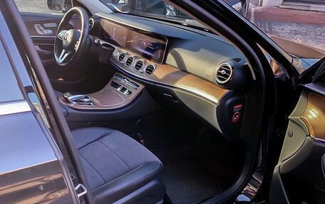 Mercedes-Benz E-Класс, 2019 год, 4 050 000 рублей, 9 фотография