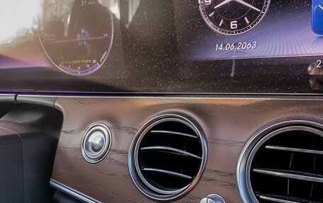 Mercedes-Benz E-Класс, 2019 год, 4 050 000 рублей, 19 фотография