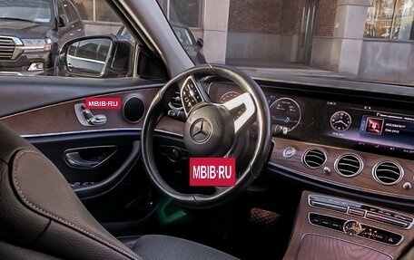 Mercedes-Benz E-Класс, 2019 год, 4 050 000 рублей, 21 фотография