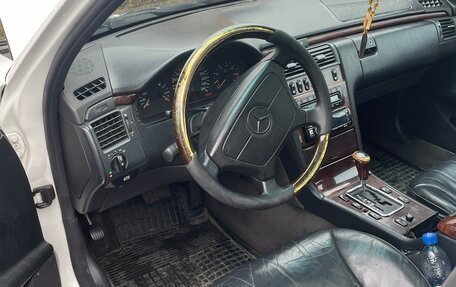 Mercedes-Benz E-Класс, 1996 год, 550 000 рублей, 2 фотография