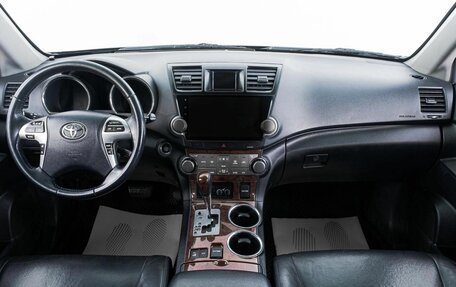 Toyota Highlander III, 2013 год, 2 299 000 рублей, 7 фотография