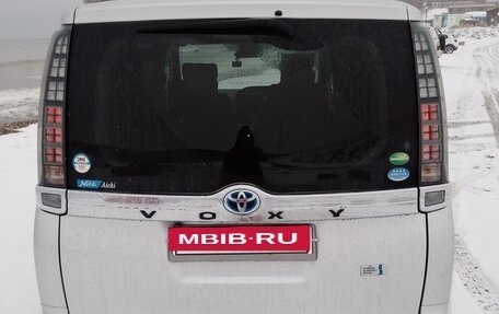 Toyota Voxy III, 2016 год, 2 150 000 рублей, 5 фотография