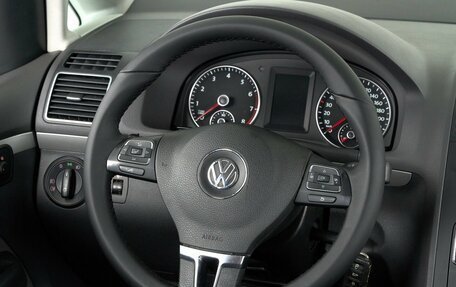 Volkswagen Touran III, 2013 год, 1 149 000 рублей, 10 фотография