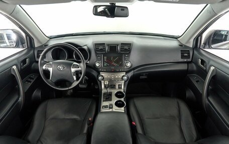 Toyota Highlander III, 2013 год, 2 119 000 рублей, 7 фотография