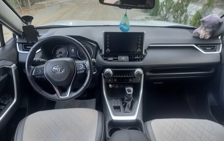 Toyota RAV4, 2021 год, 3 680 000 рублей, 5 фотография
