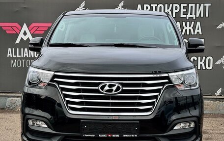 Hyundai Grand Starex Grand Starex I рестайлинг 2, 2018 год, 3 900 000 рублей, 2 фотография