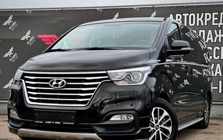 Hyundai Grand Starex Grand Starex I рестайлинг 2, 2018 год, 3 900 000 рублей, 3 фотография