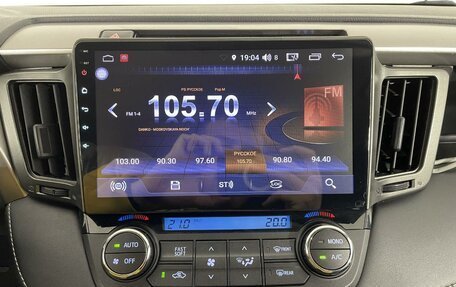 Toyota RAV4, 2018 год, 2 280 000 рублей, 12 фотография