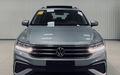 Volkswagen Tiguan II, 2023 год, 4 600 000 рублей, 2 фотография