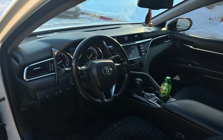 Toyota Camry, 2019 год, 2 500 000 рублей, 8 фотография