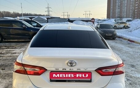Toyota Camry, 2019 год, 2 500 000 рублей, 6 фотография