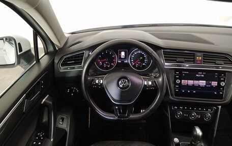 Volkswagen Tiguan II, 2018 год, 2 999 000 рублей, 13 фотография