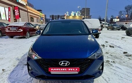 Hyundai Solaris II рестайлинг, 2021 год, 1 690 000 рублей, 6 фотография