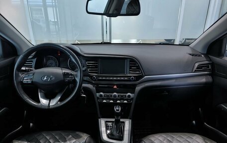 Hyundai Elantra VI рестайлинг, 2019 год, 1 965 000 рублей, 5 фотография