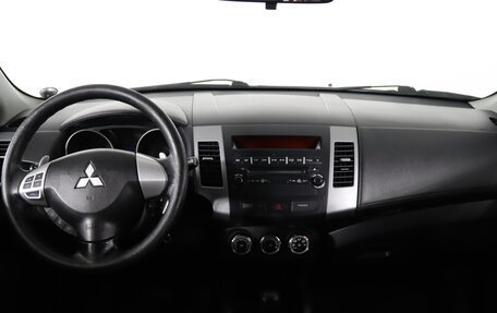Mitsubishi Outlander III рестайлинг 3, 2010 год, 1 299 990 рублей, 13 фотография