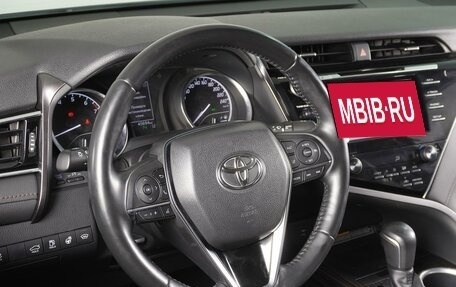 Toyota Camry, 2020 год, 3 199 000 рублей, 10 фотография
