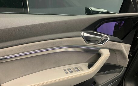 Audi e-tron Sportback I, 2020 год, 6 200 000 рублей, 23 фотография
