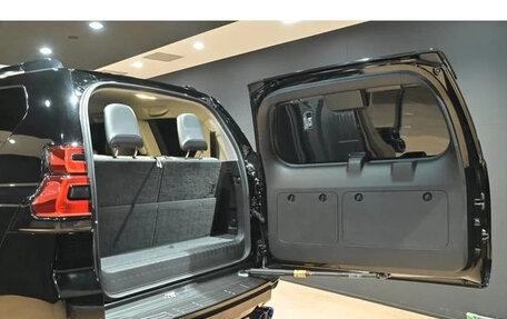 Toyota Land Cruiser Prado 150 рестайлинг 2, 2021 год, 4 200 000 рублей, 11 фотография