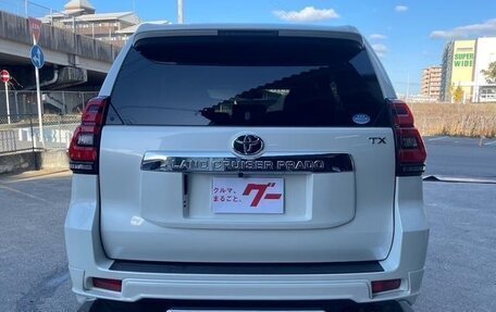 Toyota Land Cruiser Prado 150 рестайлинг 2, 2021 год, 3 300 000 рублей, 2 фотография