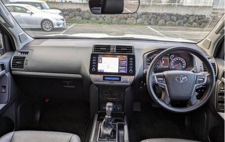 Toyota Land Cruiser Prado 150 рестайлинг 2, 2020 год, 3 300 000 рублей, 9 фотография