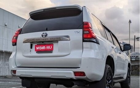 Toyota Land Cruiser Prado 150 рестайлинг 2, 2020 год, 3 300 000 рублей, 4 фотография