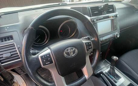 Toyota Land Cruiser Prado 150 рестайлинг 2, 2015 год, 3 990 000 рублей, 6 фотография