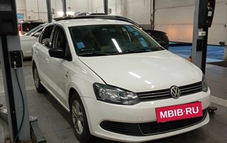 Volkswagen Polo VI (EU Market), 2013 год, 820 000 рублей, 2 фотография