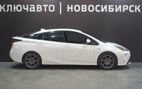 Toyota Prius IV XW50, 2019 год, 1 970 000 рублей, 4 фотография
