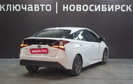 Toyota Prius IV XW50, 2019 год, 1 970 000 рублей, 5 фотография