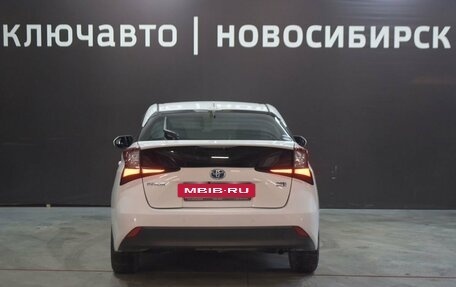 Toyota Prius IV XW50, 2019 год, 1 970 000 рублей, 6 фотография