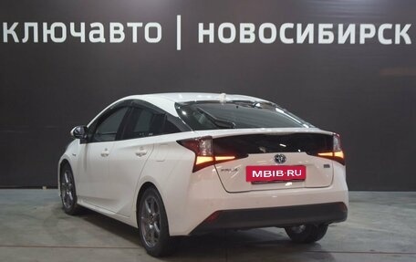 Toyota Prius IV XW50, 2019 год, 1 970 000 рублей, 7 фотография