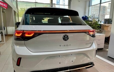 Volkswagen T-Roc I, 2023 год, 3 550 000 рублей, 4 фотография