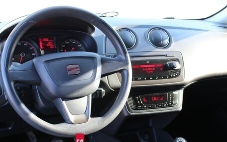 SEAT Ibiza IV рестайлинг 2, 2012 год, 920 000 рублей, 9 фотография